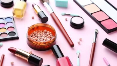 كيفية إبراز جمالك بواسطة المكياج والملابس