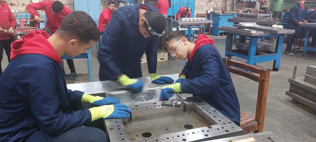 مدارس التكنولوجيا التطبيقية ومراكز التميز