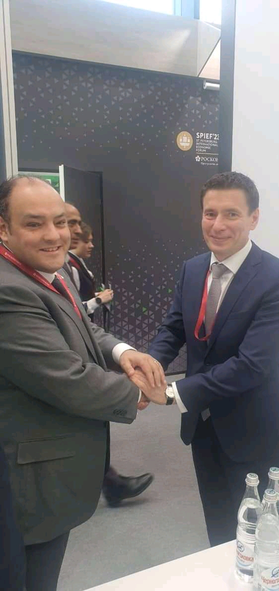وزير التجارة والصناعة يعقد سلسلة لقاءات مكثفة مع كبار المسؤولين المشاركين بالمنتدى