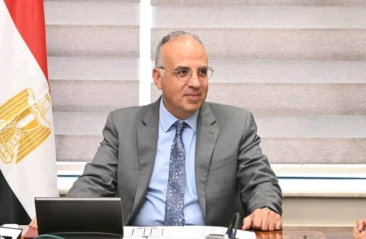 سويلم يبحث إجراءات تطوير عمليات قياس مناسيب وتصرفات المياه بالترع 
