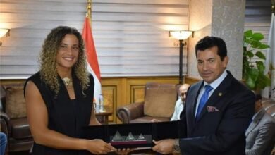 أشرف صبحي يهنئ ميار شريف لفوزها ببطولة فالنسيا المفتوحة للتنس