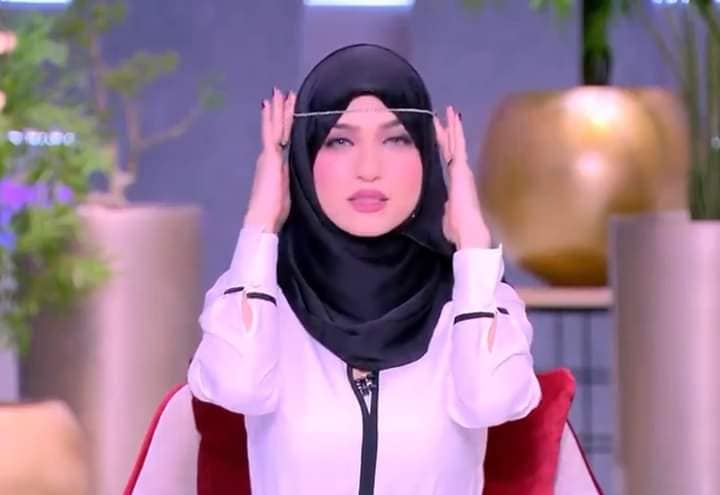 ياسمين عز بالحجاب