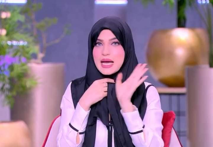 ياسمين عز بالحجاب