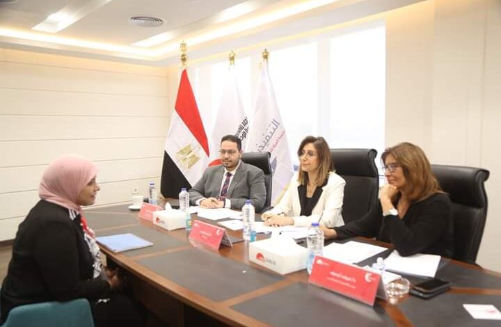 وزيرة الثقافة تترأس لجنة اختيار كوادر نسائية للمتقدمات للالتحاق بالدفعة الأولى لبرنامج "المرأة تقود للتنفيذيات"