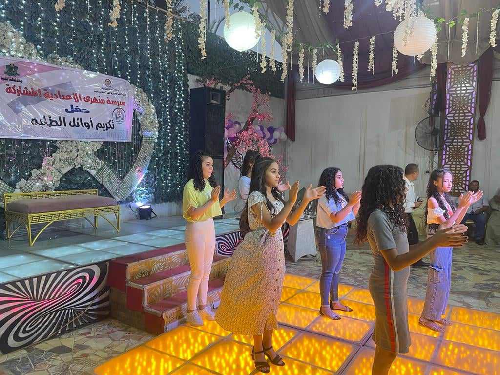 حفل تكريم أوائل الطلبة بمدرسة منهري بأبوقرقاص