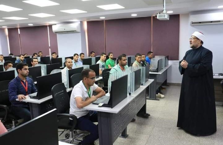 وزير الأوقاف يتفقد لجان اختبارات المتقدمين لوظائف إمام وخطيب بالاوقاف