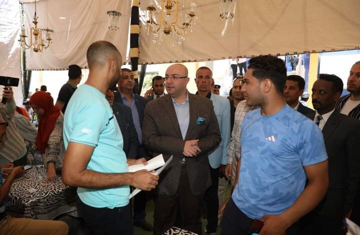 محافظ بني سويف: يتفقد فعاليات الملتقى التوظيفي لتوفير نحو 2000 فرصة عمل للشباب