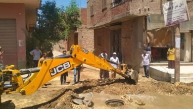 إصلاحات بخط مياه سمالوط وغرفة صرف ببنى مزار في المنيا 