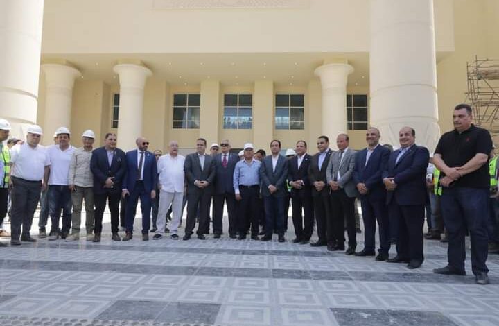 وزير النقل ووفد برلمانى في محطة سكك حديد الصعيد