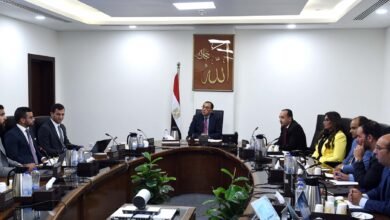 رئيس الوزراء مع مسئولي شركة انطلاق
