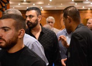 نجوم الفن والإعلام في عزاء والدة تامر امين