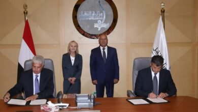 وزير النقل يشهد توقيع عقد تنفيذ أعمال البنية الأساسية والأنظمة لمترو الإسكندرية