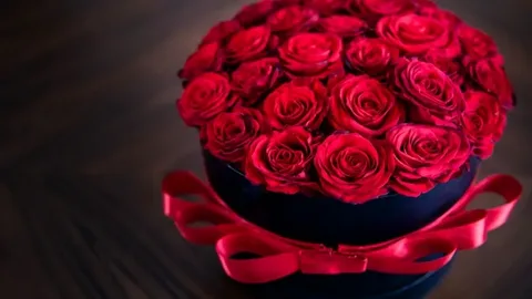 باقة ورد اجمل باقة ورد رومانسية هدية عيد الحب للبنات بوكس هدايا ورد 